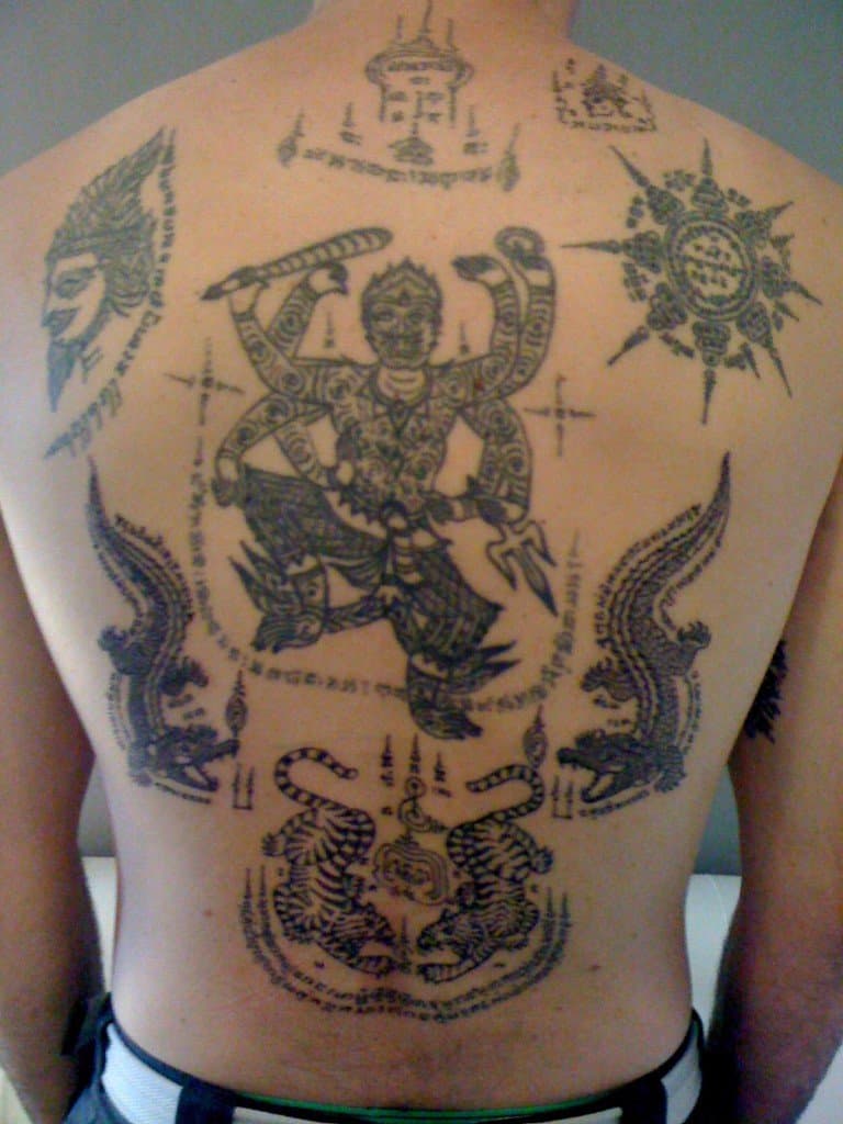 sak yant buddist tattoo temple