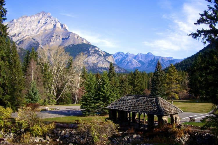 Guide to 7 Easy Banff Hikes for Unparalleled Beauty